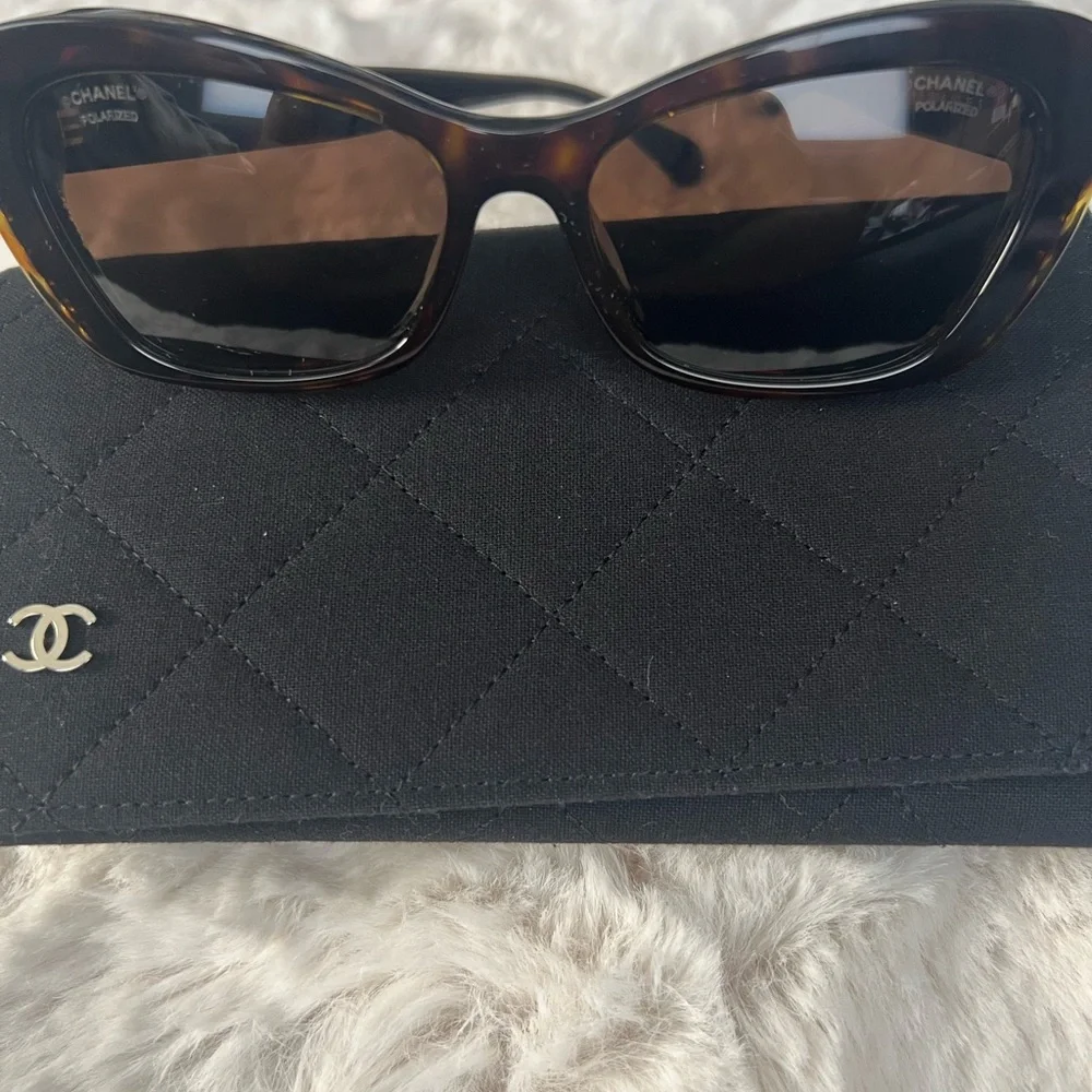 CHANEL Tortoise Shell Sunglasses - Picture 2 of 7